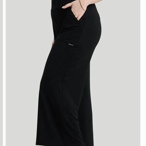 Wide Leg Black Capris with Side Pocket